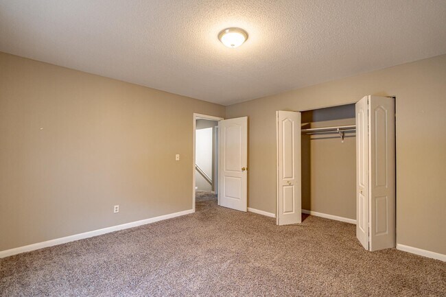 313 Berkley Ct in Radcliff, KY - Building Photo - Building Photo