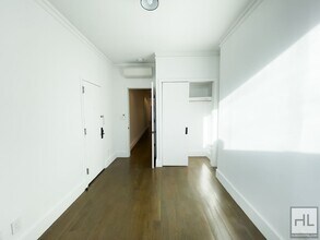 Spacious 2-Bed 1 Bath / Carroll Gardens, Unit 1R in Brooklyn, NY - Building Photo - Building Photo