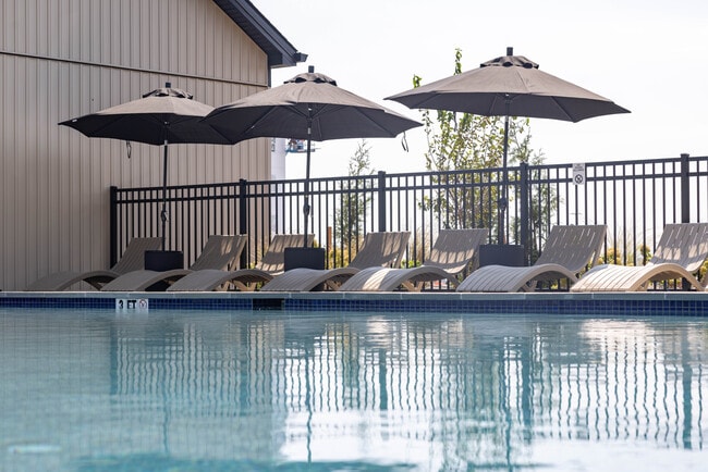 Midland Pointe at Lake Norman in Maiden, NC - Building Photo - Building Photo