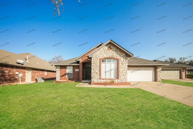 property at 818 Hunters Run