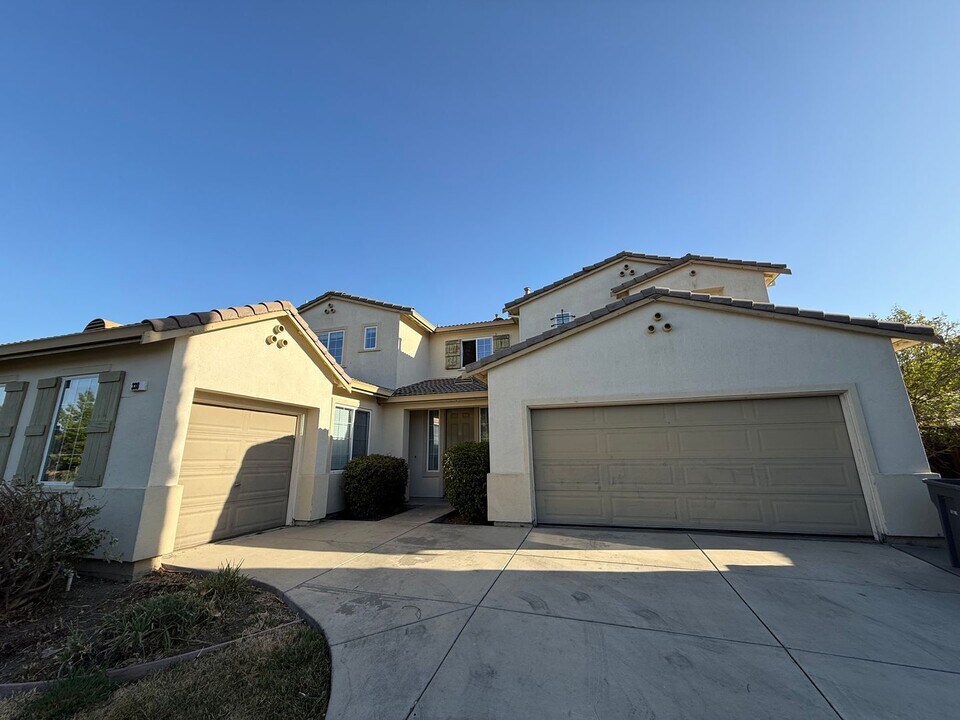3380 Bridgeway Lakes Dr in West Sacramento, CA - Building Photo