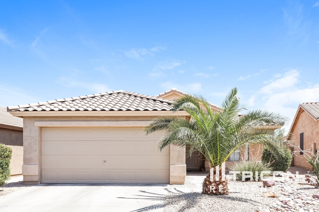 97 E Coral Bean Dr in San Tan Valley, AZ - Building Photo