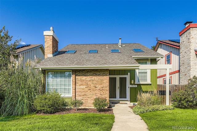 7572 S Rosemary Cir in Centennial, CO - Building Photo