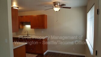 2215 California Ave SW in Seattle, WA - Building Photo
