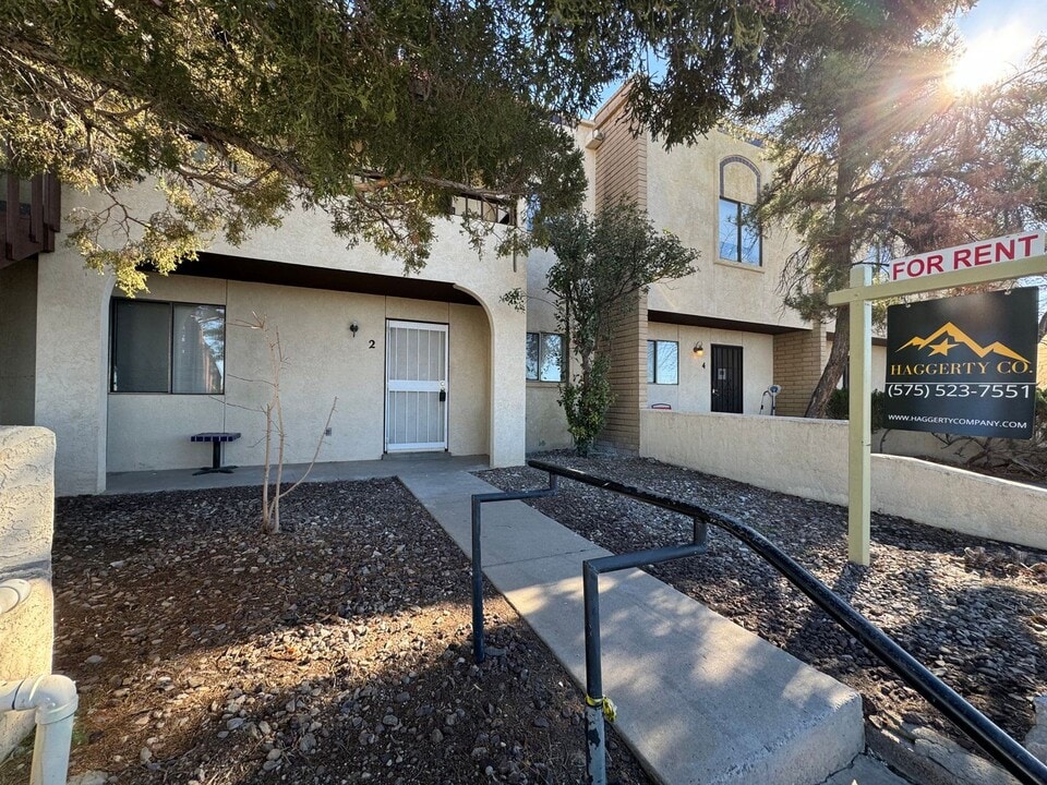 2930 Claude Dove Dr in Las Cruces, NM - Building Photo