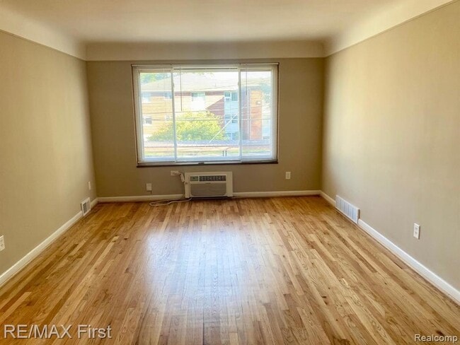1725 Gardenia Ave in Royal Oak, MI - Foto de edificio - Building Photo