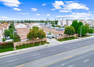 553-555 Victoria St in Costa Mesa, CA - Building Photo - Primary Photo