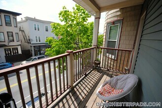 1085 Dorchester Ave, Unit 2 in Boston, MA - Foto de edificio - Building Photo