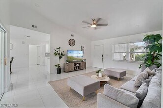 96 Wickliffe Dr in Naples, FL - Building Photo - Building Photo