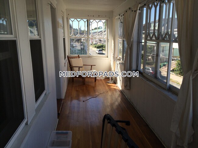 40 Windsor Rd in Medford, MA - Foto de edificio - Building Photo