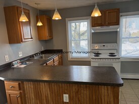 47 Pine St in Pawtucket, RI - Building Photo