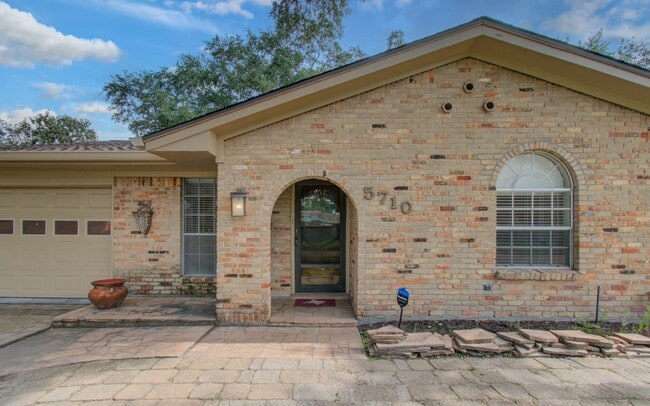 5710 Verdome Ln in Houston, TX - Building Photo - Building Photo