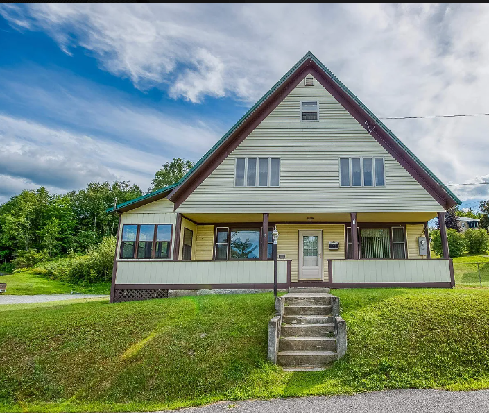 8 Gooden in Whitefield, NH - Foto de edificio