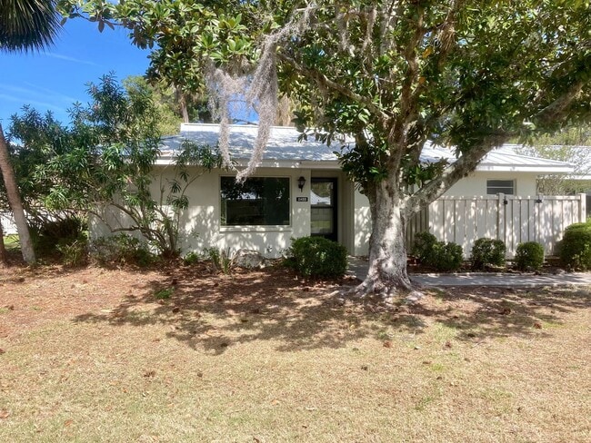 11499 W Bayshore Dr in Crystal River, FL - Building Photo - Building Photo