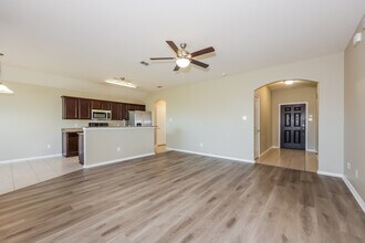 2108 Natchez Dr in Ennis, TX - Foto de edificio - Building Photo