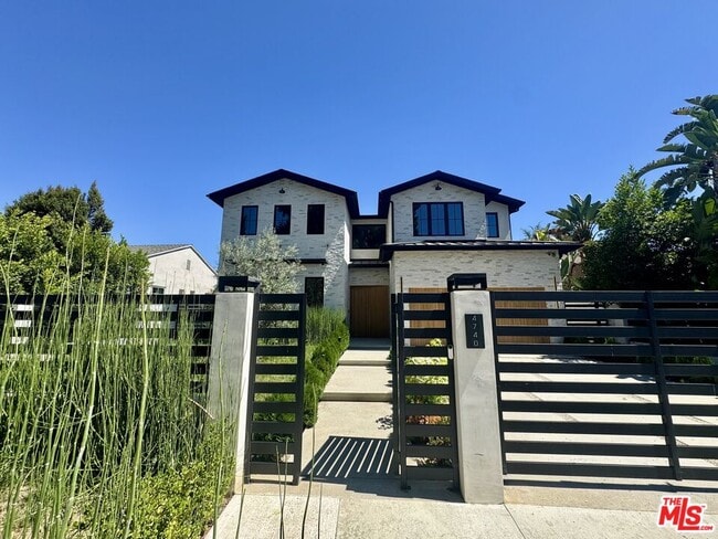 property at 4740 Sunnyslope Ave