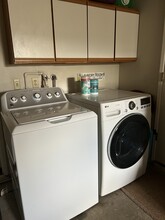 1060 Waring St, Unit Studio in Seaside, CA - Foto de edificio - Building Photo