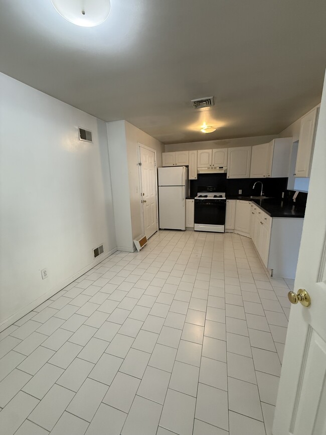 360 Ridge Rd, Unit 1 in Lyndhurst, NJ - Building Photo - Building Photo