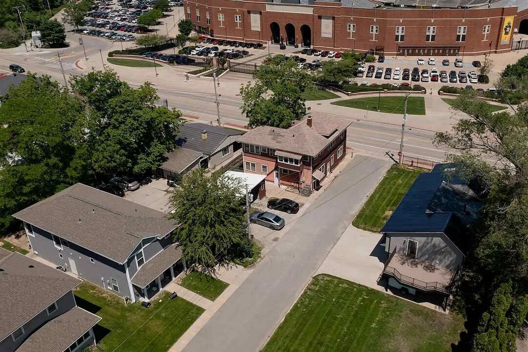 1 Triangle Pl, Unit 1 in Iowa City, IA - Foto de edificio