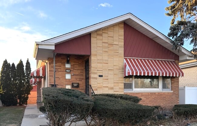 property at 11706 S Artesian Ave