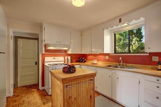 7360 21st Ave NW in Seattle, WA - Building Photo - Building Photo