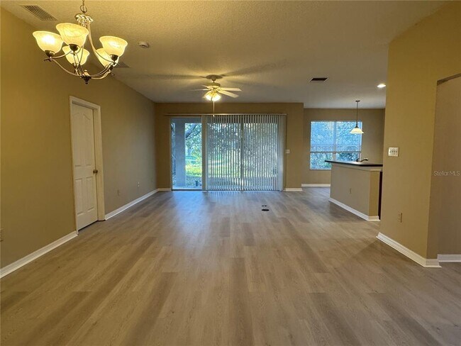 8210 Whistling Pine Way in Tampa, FL - Building Photo - Building Photo