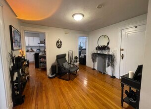 21 Main St, Unit 3 in Somerville, MA - Building Photo - Building Photo