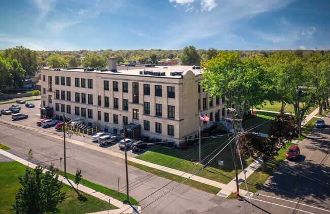 Terrace Park Apartments in Depew, NY - Foto de edificio - Building Photo