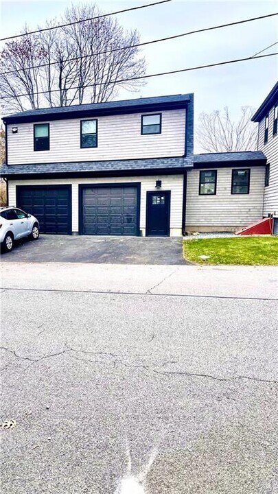 216 Maple Ave in Barrington, RI - Building Photo