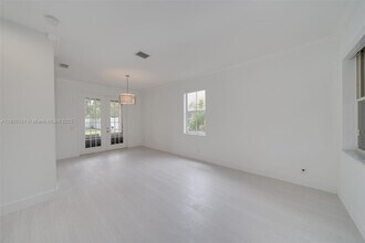 720 Falling Water Rd in Weston, FL - Building Photo - Building Photo