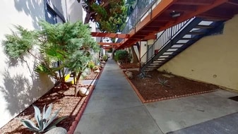 844 Chestnut Ave, Unit 8