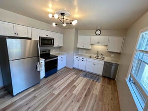 1121 Summit Ave in Waukesha, WI - Building Photo - Building Photo