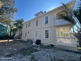 209 Taylor Ave in Daytona Beach, FL - Building Photo