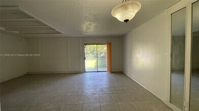 918 SW 74th Ave in North Lauderdale, FL - Building Photo - Building Photo