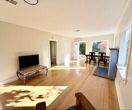 230 W H St in Encinitas, CA - Foto de edificio - Building Photo