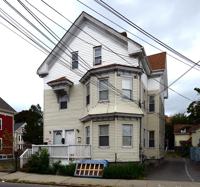 507 Chalkstone Ave in Providence, RI - Foto de edificio - Building Photo