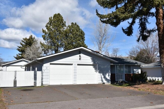 5819 Southgate Dr in Klamath Falls, OR - Building Photo - Building Photo