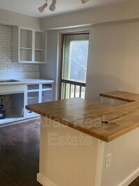 8170 Centrebridge Dr photo'