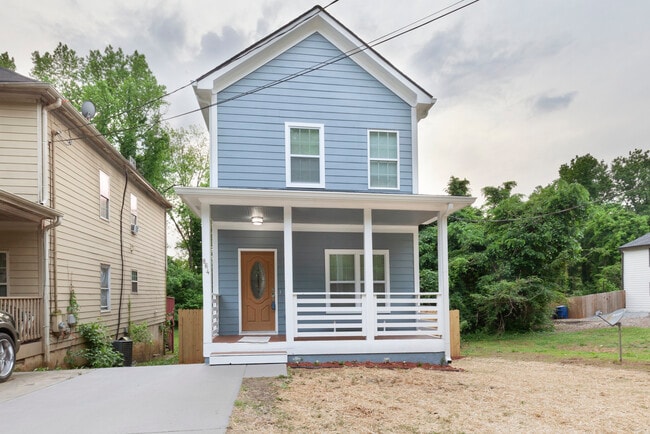property at 864 Mildred Pl NW