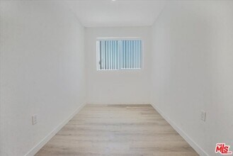 10918 Camarillo St in Los Angeles, CA - Building Photo - Building Photo