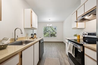 Nolan Ridge Apartments in Keizer, OR - Foto de edificio - Building Photo