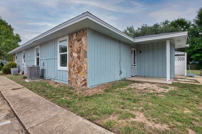 property at 3353 Green Briar Cir