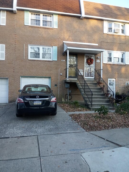 811 N 6th St Photo