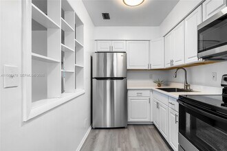 2327 NW 52nd Ct in Fort Lauderdale, FL - Building Photo - Building Photo