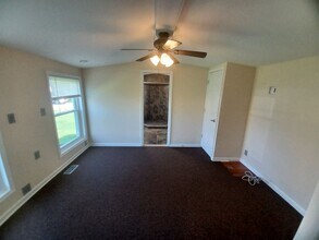 1 James St in Levittown, PA - Building Photo - Building Photo