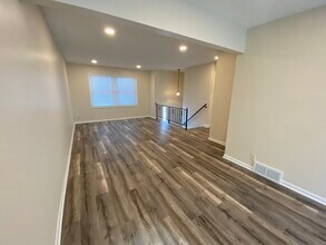 10713 Browne St in Omaha, NE - Foto de edificio - Building Photo