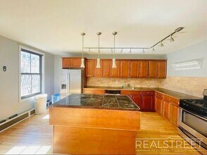 Stunning 1,600 SF Gut-Renovated Duplex Pen in Brooklyn, NY - Building Photo - Building Photo