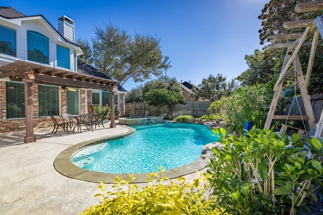 5630 Ashford Ridge Ln