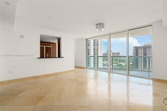 19400 Turnberry Way in Aventura, FL - Building Photo - Building Photo