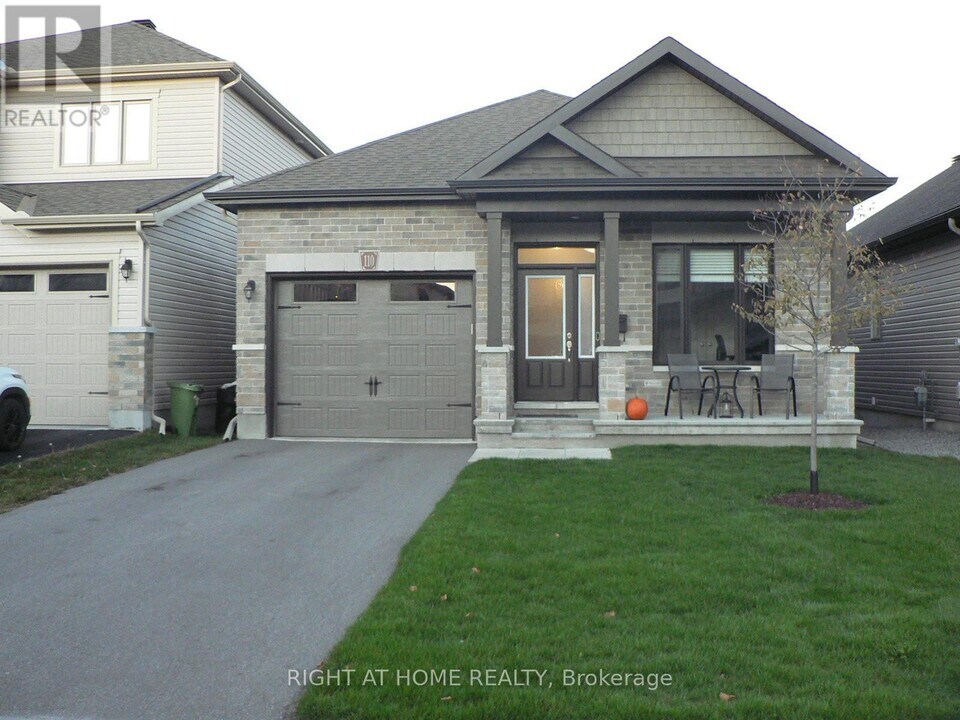 110 Hickstead Way in Ottawa, ON - Building Photo